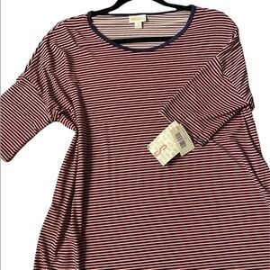 NWT LuLaRoe Irma top a loose, knit "high-low" tunic w/
fitted mid-length sleeves